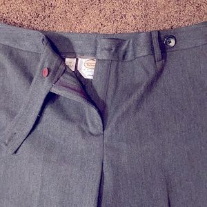 TALBOTS GRAY DRESS PANTS. SIZE 10. Front pockets.